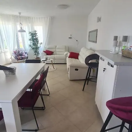 Luxury New 3Bd Apartment With Rooftop Sea View & Pool Apartment *