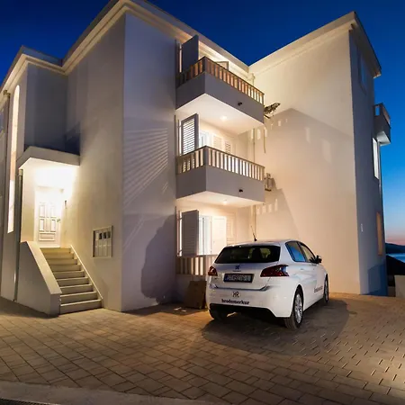 Luxury New 3Bd Apartment With Rooftop Sea View & Pool Apartment *