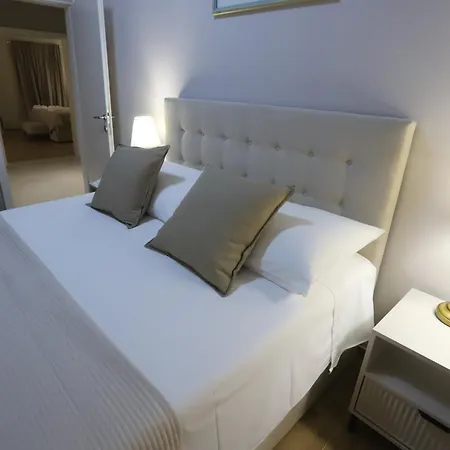 Luxury New 3Bd Apartment With Rooftop Sea View & Pool