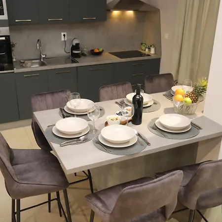 Luxury New 3Bd Apartment With Rooftop Sea View & Pool Apartment *
