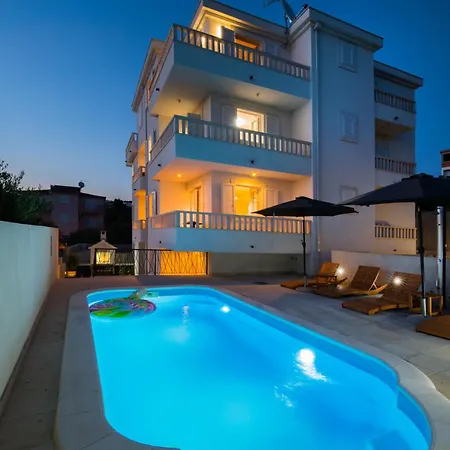 Luxury New 3Bd Apartment With Rooftop Sea View & Pool Trogir